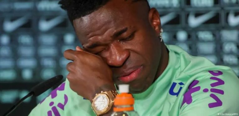 Condenan a tres personas por insultos racistas a Vinícius Jr.