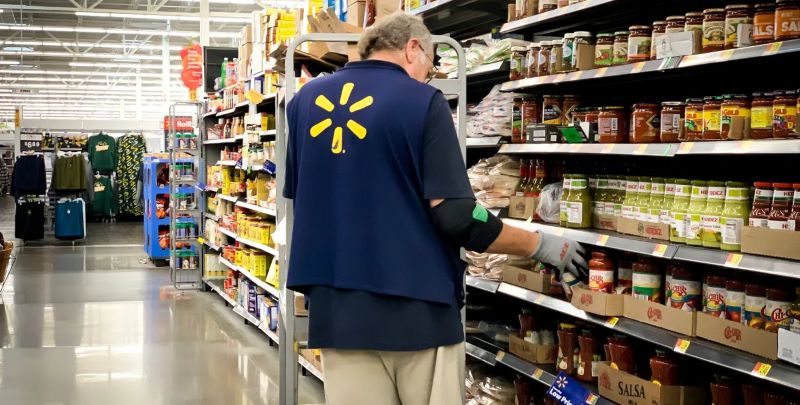 Walmart pagará importante bono a sus empleados en EEUU