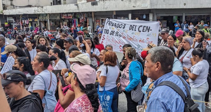 Familiares de presos en huelga de hambre protestan en Caracas