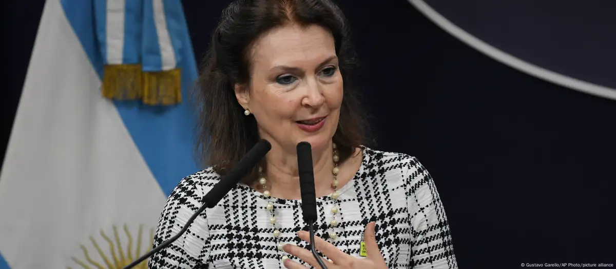 Argentina repudia "hostigamiento" a su embajada en Caracas