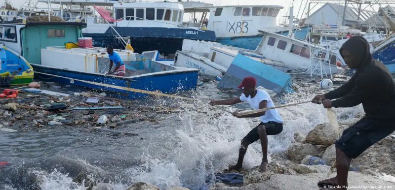 Huracán Beryl deja destrucción y muertes en su paso por el Caribe