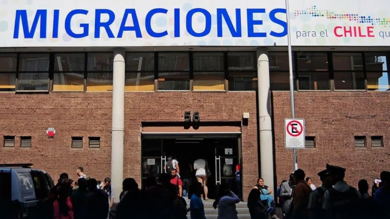 En Chile: proponen suspender ingreso de migrantes de 13 países