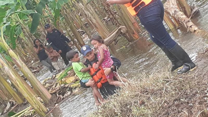 Rescataron a 4 niños que fueron arrastrados por un río en Zulia