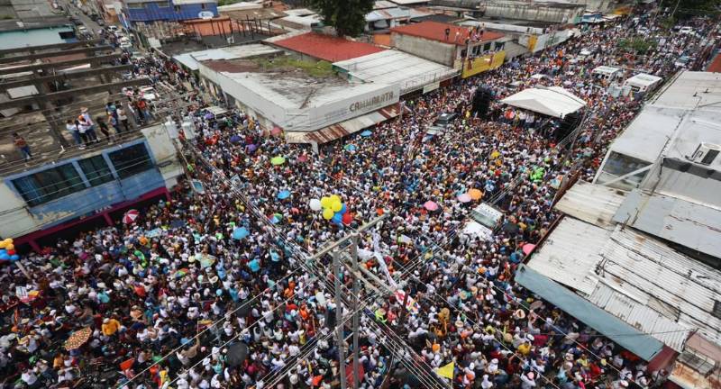 DW: Miles claman "cambio en Venezuela" desde tierra natal de Chávez