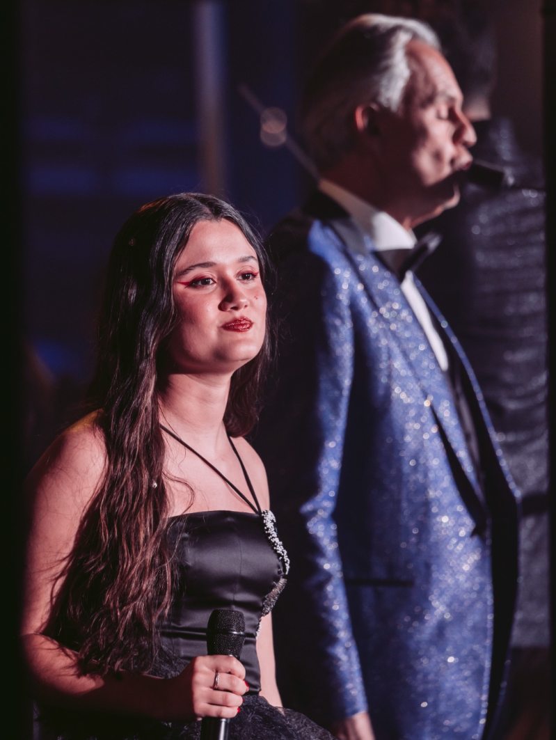 Joaquina interpretó junto a Andrea Bocelli "Vivo por Ella"