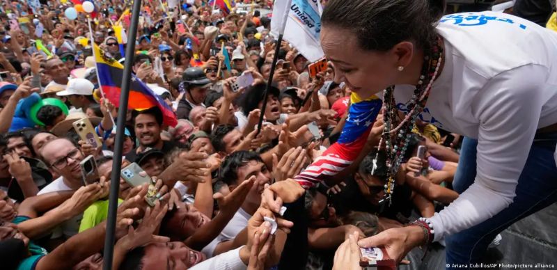 Machado espera negociar una transición ordenada con Maduro