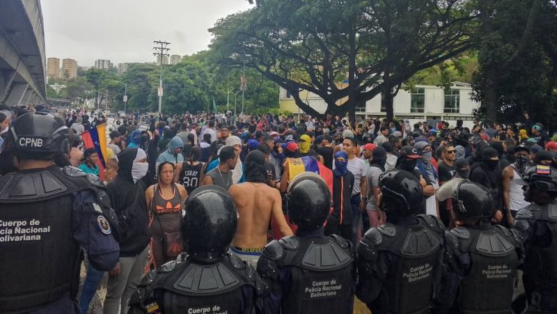 Protestan espontáneas sacuden Venezuela ante proclamación de Maduro