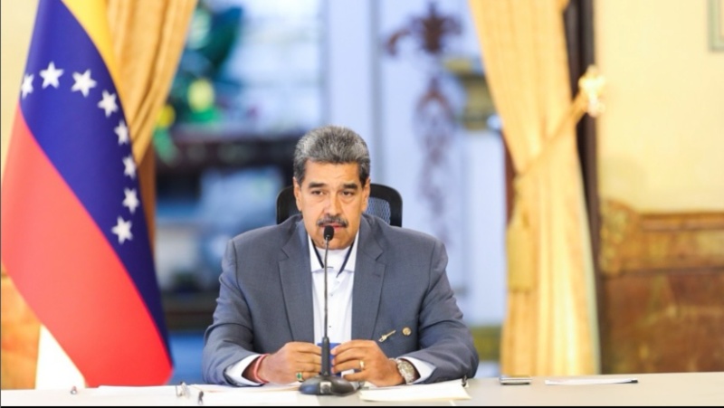 Maduro pide "calma y cordura" en medio del apagón nacional