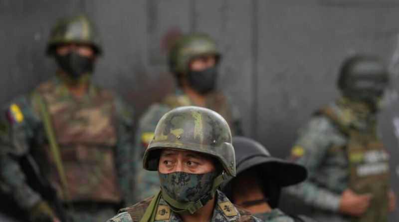 Decretan toque de queda en 20 municipios de Ecuador