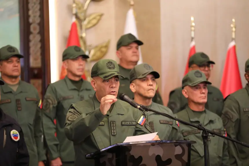 Padrino López ratifica lealtad a Maduro: rechazó comunicado de MCM
