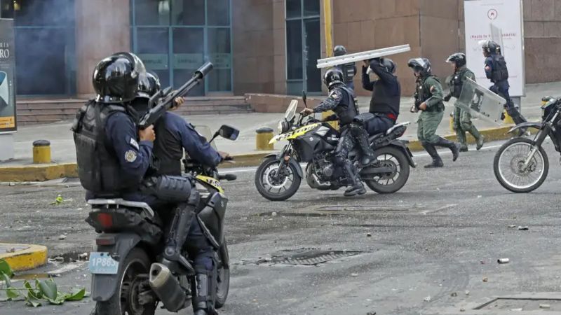 DW: Maduro alaba "conducta ejemplar" de militares ante protestas