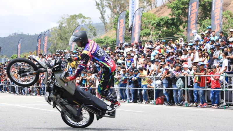 Maduro ordenó construir 24 pistas de motopiruetas en el país
