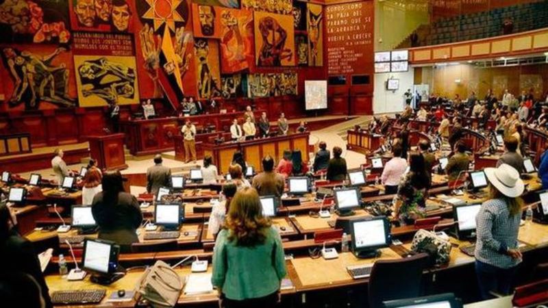 Diputados de Ecuador piden a Noboa que solicite captura de Maduro