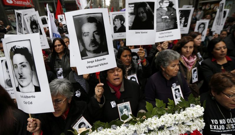 Chile pagará $63.000 a hijo de ejecutado en dictadura de Pinochet