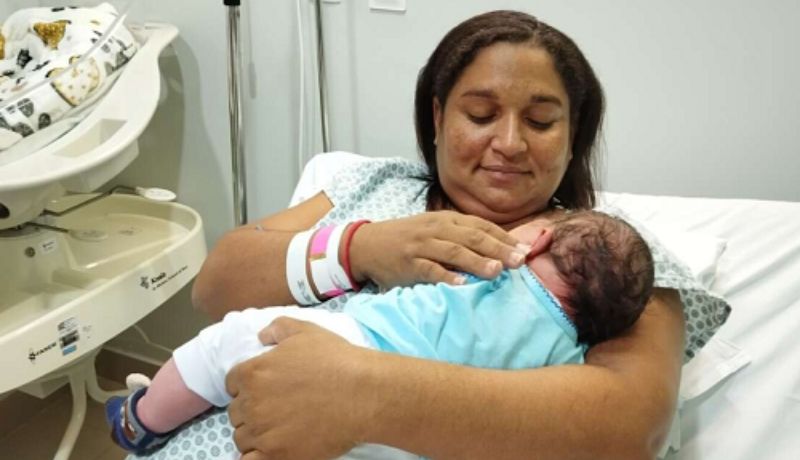 "Bebé gigante" de 5,1 kg sorprende al mundo: "El vientre era enorme"