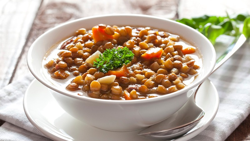 El truco para darle más sabor a las lentejas