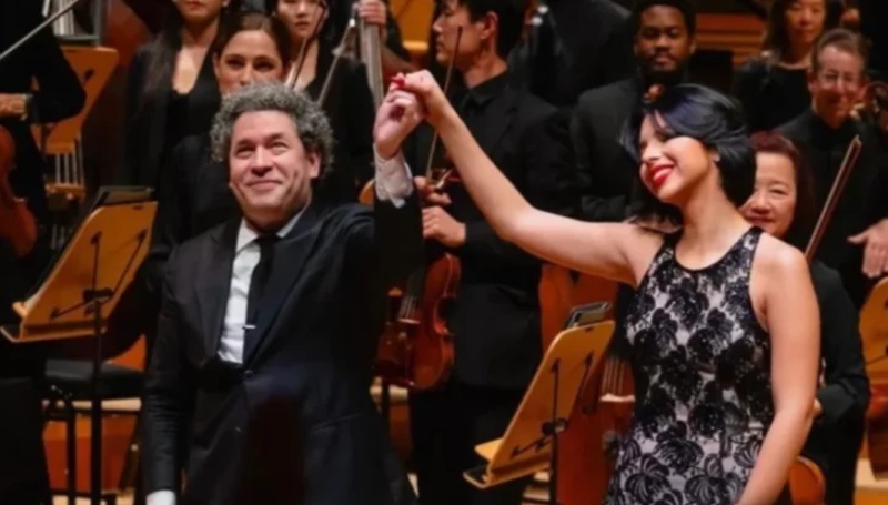 Angela Aguilar y Gustavo Dudamel se unieron para conmemorar el Día de los Muertos