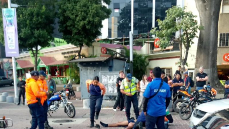 Al menos 2 fallecidos y 8 accidentes de moto en Caracas este 22Dic