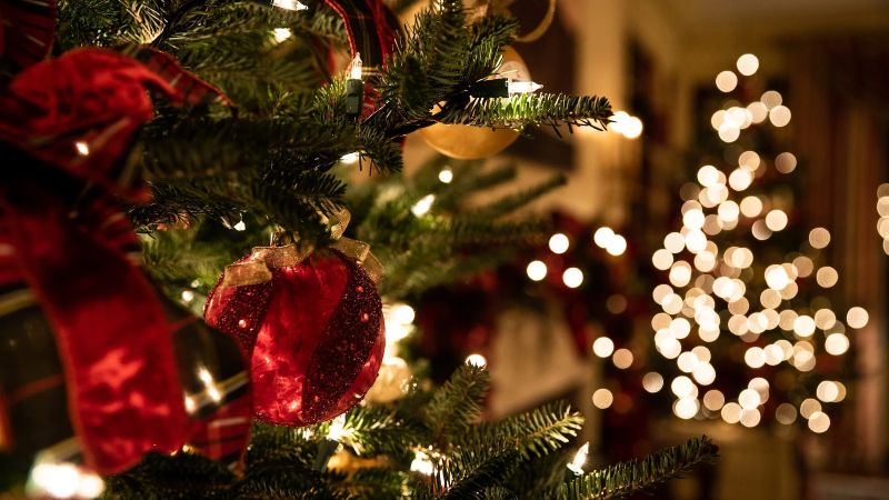 9 adornos que no pueden faltar en tu árbol de Navidad