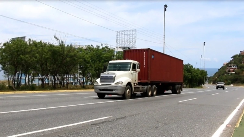 Saquearon camión de cervezas que volcó en Anzoátegui +VIDEO