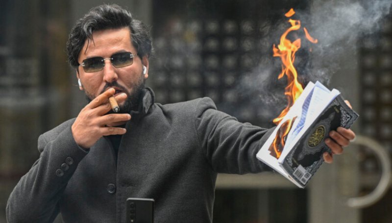 Matan a tiros al activista iraquí que quemaba el Corán en público