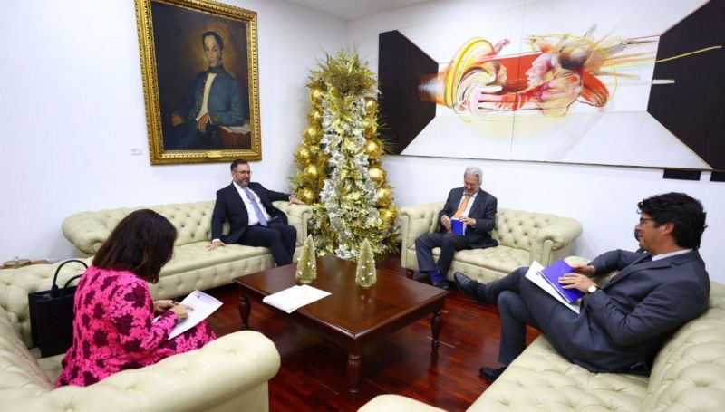 Maduro ordenó reducción de diplomáticos de Francia, Países Bajos e Italia
