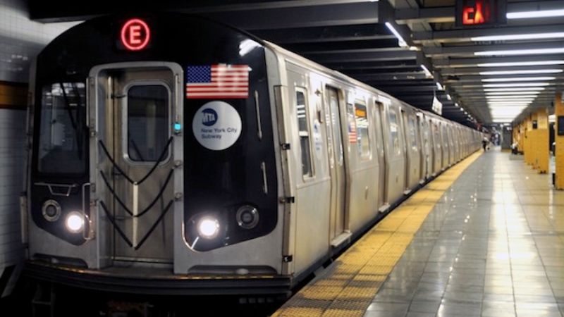 Identifican a la mujer quemada viva en metro de Nueva York