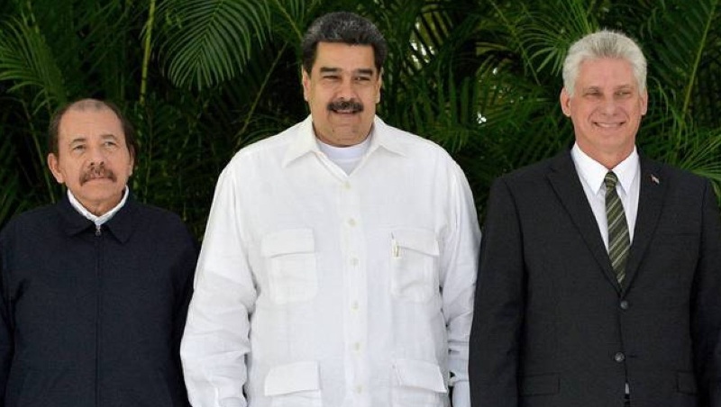Solo dos presidentes acompañaron a Maduro en su juramentación