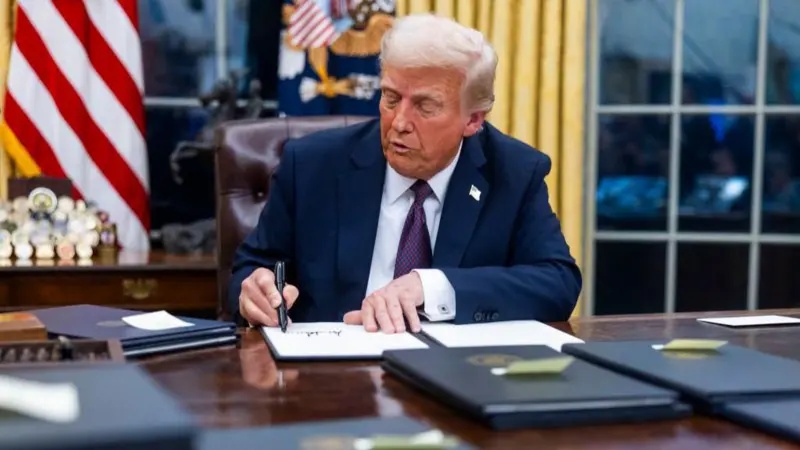 Trump dijo que está mirando con "mucho interés" a Venezuela