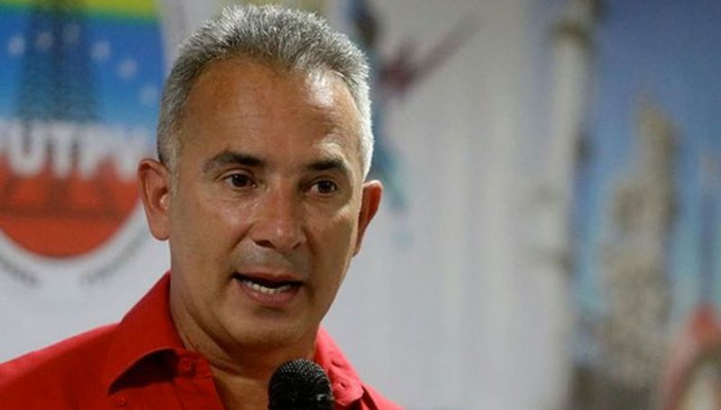 Bernal cierra la frontera con Colombia por "conspiración internacional"