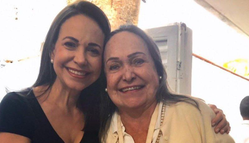 María Corina Machado: Tienen rodeada la casa de mi mamá y cortaron la luz