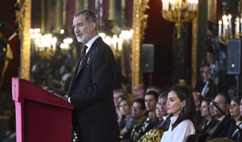El Rey de España pide ante Sánchez y la embajadora de Venezuela «respeto a la voluntad popular libremente expresada»