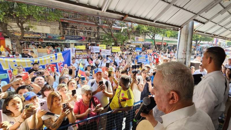Uribe pide desde la frontera con Venezuela una intervención internacional