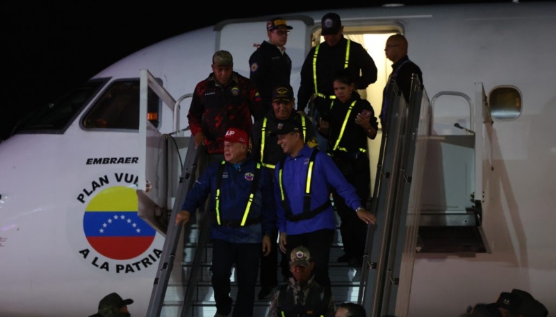Cabello afirmó que habían dos militares desertores entre deportados de EEUU