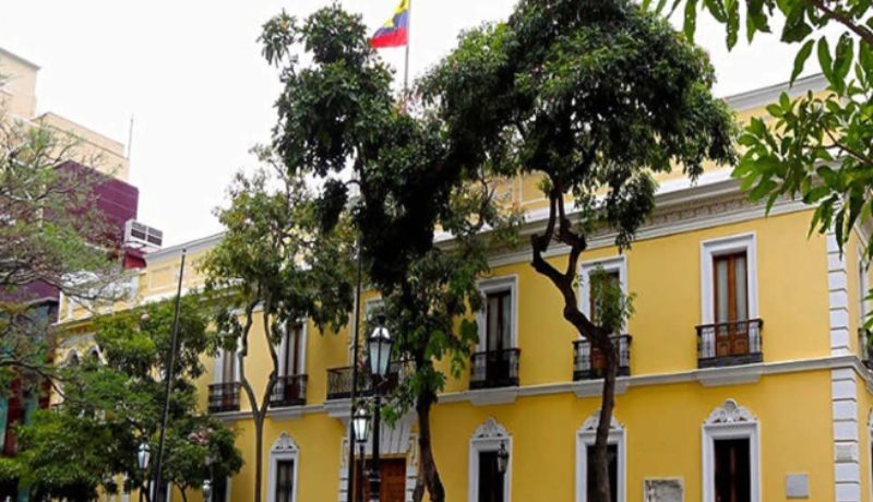 Chavismo rechaza "falsas y temerarias" acusaciones del Comando Sur