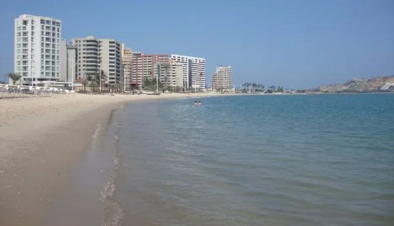 Hallan cadáver de una mujer en una playa de Lechería