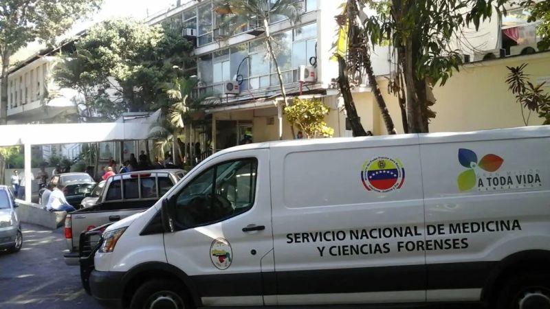 Mujer asesinó a cuchilladas a su mamá y se lanzó de un piso 15 en Caracas