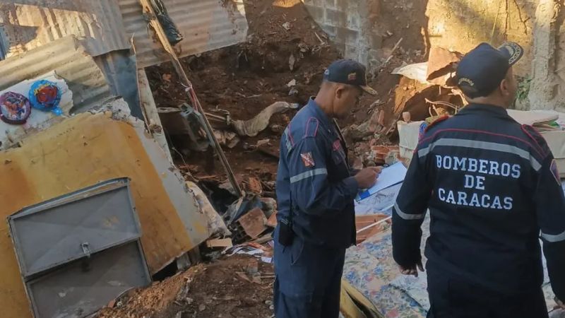 Tragedia en Caricuao: Una menor muerta tras colapso de dos viviendas