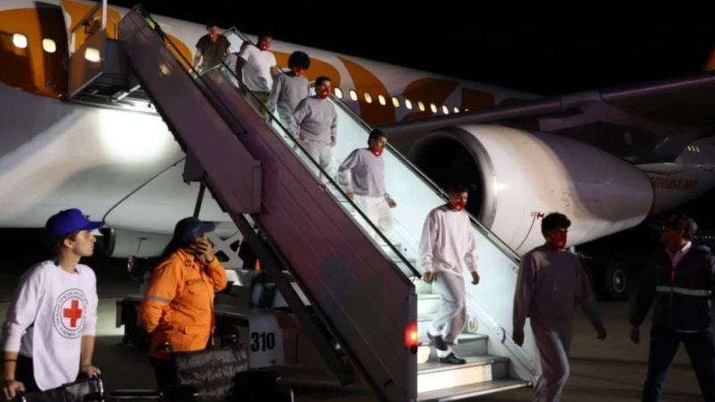 Llegan a Venezuela deportados que estaban en Guantánamo +VIDEO