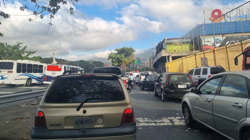 Cierre parcial de vías en Caracas este 12Feb +Detalles
