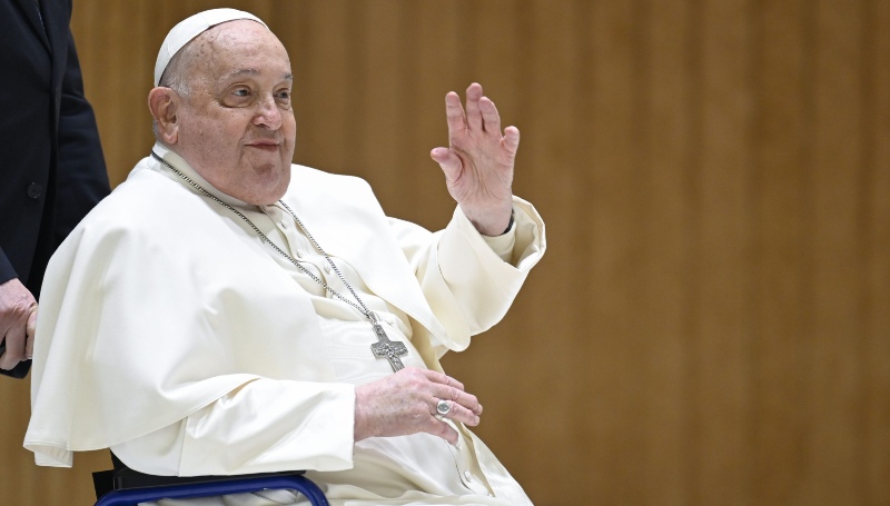 Papa Francisco presentó un cuadro clínico complejo +Detalles