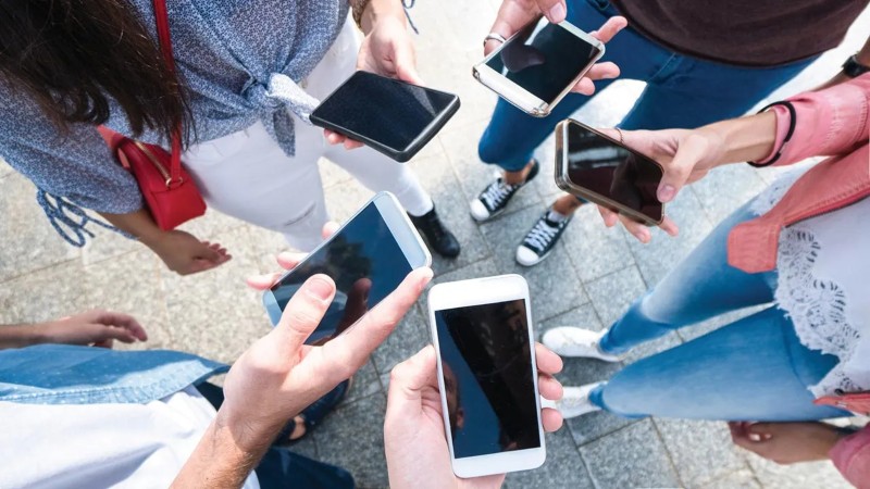 Lo que le pasaría a tu cerebro si no usas el teléfono por 72 horas, según un estudio