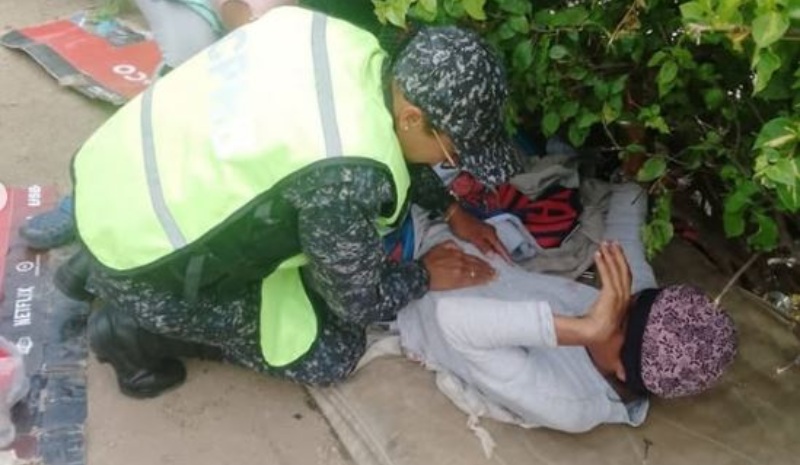 Una mujer dio a luz en vía pública de Caracas: PNB ayudaron en el parto