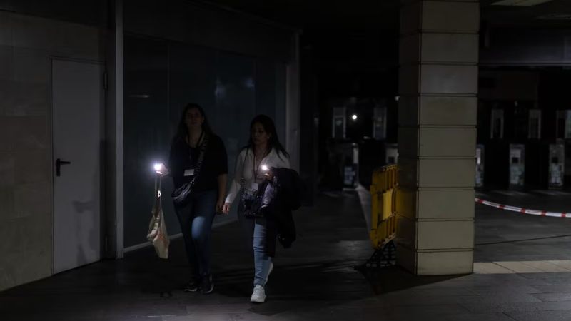 Apagón en España tardará de 6 a 10 horas en repararse: “Es excepcional y totalmente extraordinario”