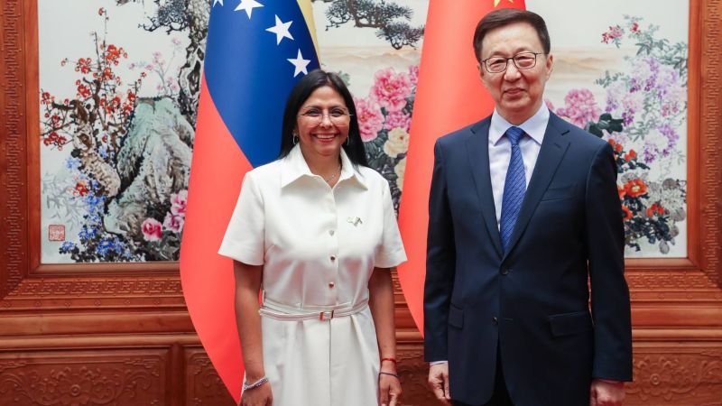 China expresa "firme apoyo" a Delcy Rodríguez en su visita