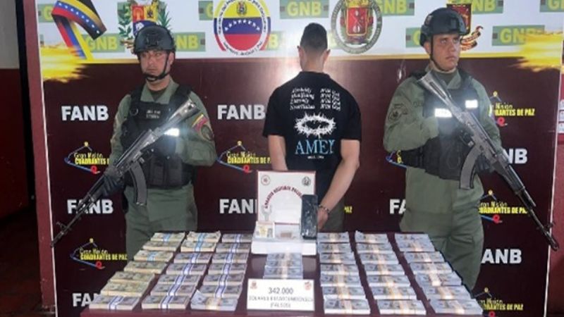 Lo detuvieron con 342 mil 200 dólares falsos en Táchira
