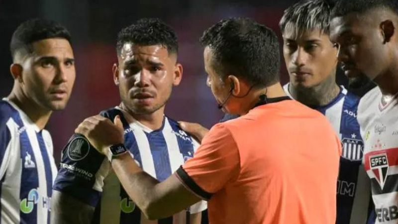 El llanto del venezolano Miguel Navarro al ser víctima de xenofobia en la Copa Libertadores