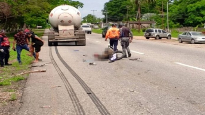 Adolescente murió al chocar su moto contra una gandola en Tucacas