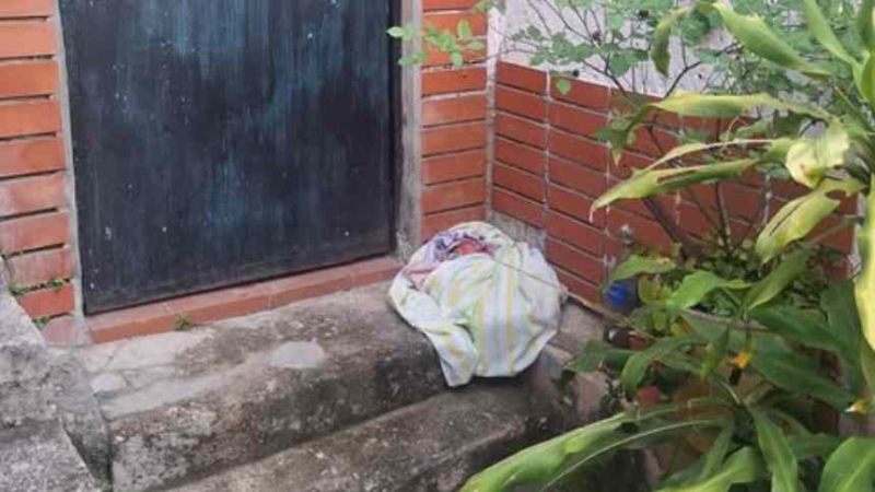 Bebé recién nacida fue abandonada frente a una casa en Baruta +FOTOS