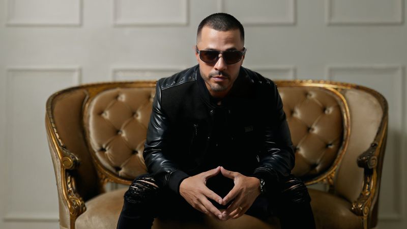 Xuxo vuelve a sus raíces musicales con “Casi te envidio” +VIDEO